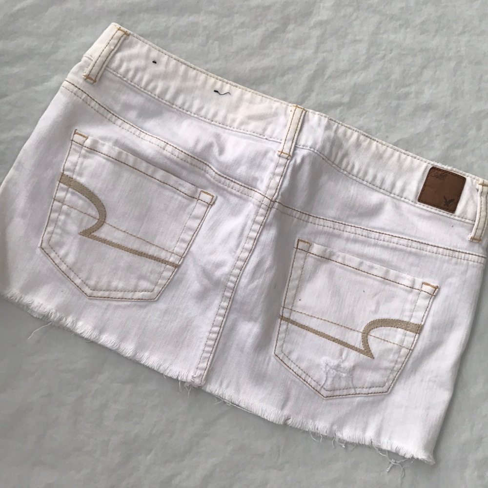 American Eagle White Denim Distressed Skirt Size 6